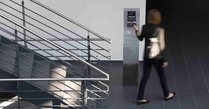 Offene Holztreppe abschleifen und neu lackieren – Schritt für Schritt